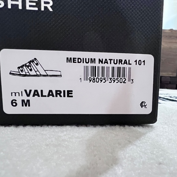 Marc Fisher Verity Fisherman Flat Leather Footbed Strappy Design Sandal - Picture 10 of 10